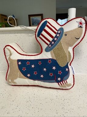 NWT.  Elite Home Decor, Stars & Stripes, patriotic dachshund pillow.